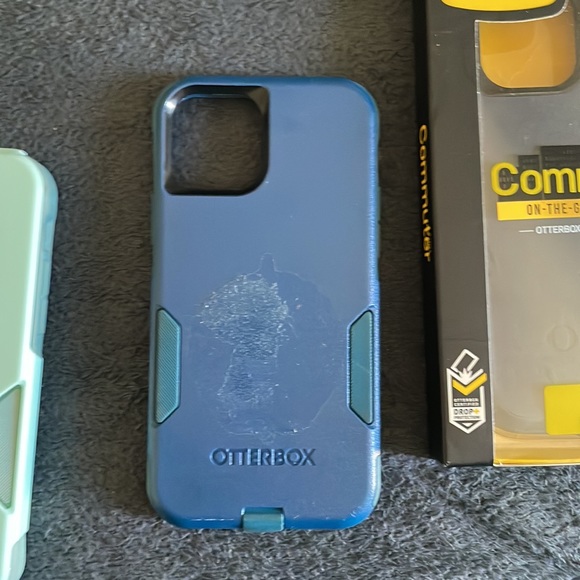 iPhone 12 Pro Otter Box cases Bundle - Picture 4 of 4